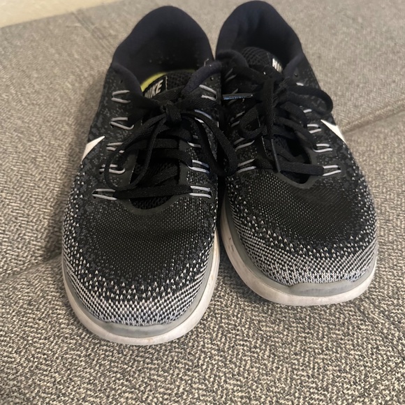 Nike Free Rn Distance Tennis Shoes - Picture 2 of 4